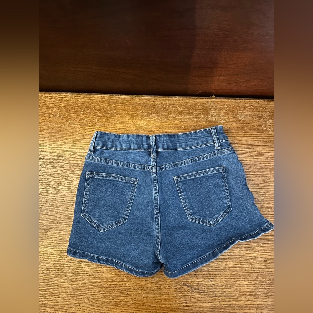 denim jean shorts with embroidered bows - Picture 5 of 5